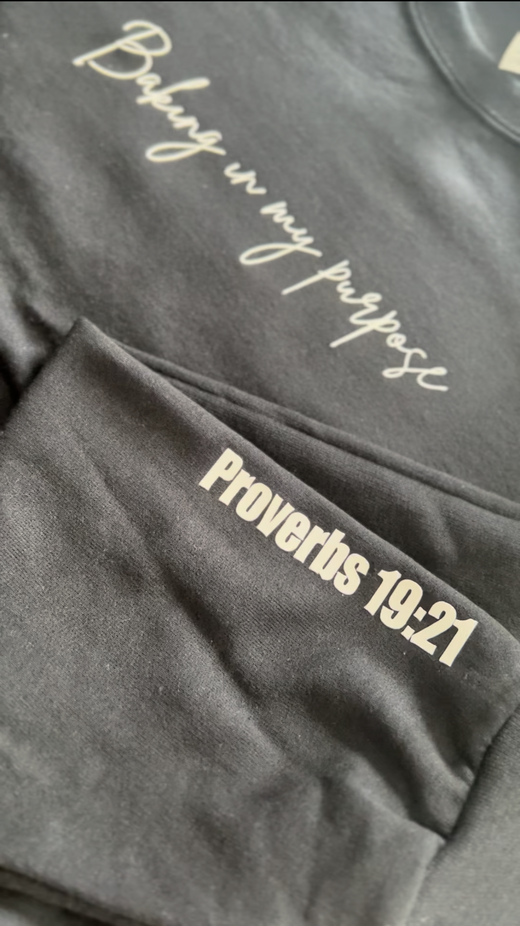 Baking in my purpose sweatshirt Unisex (Black)